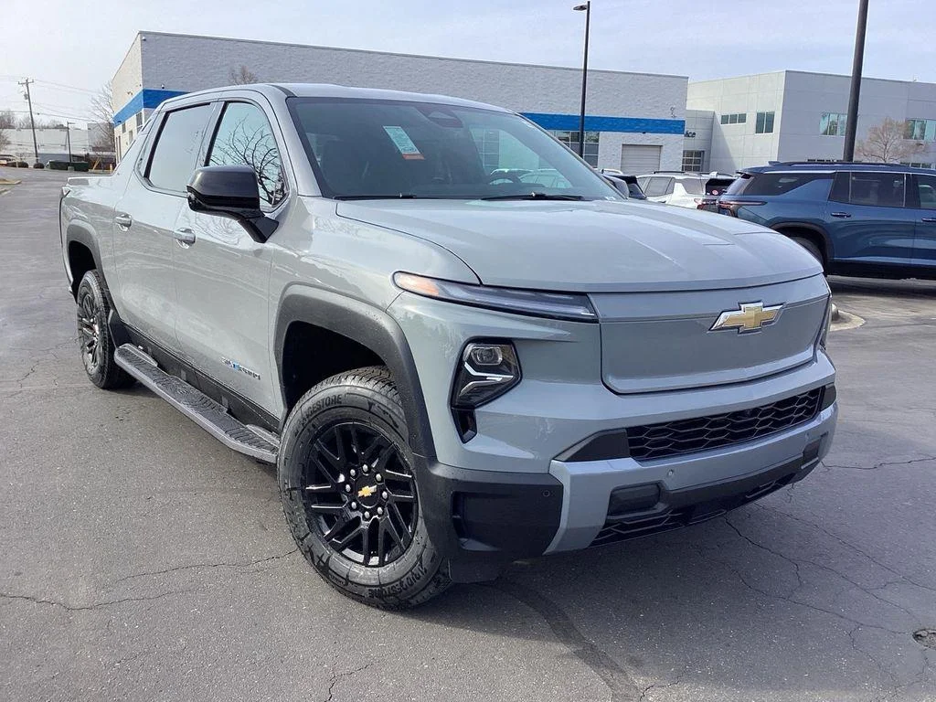 2026 Chevrolet Silverado EV LT - Photo 7