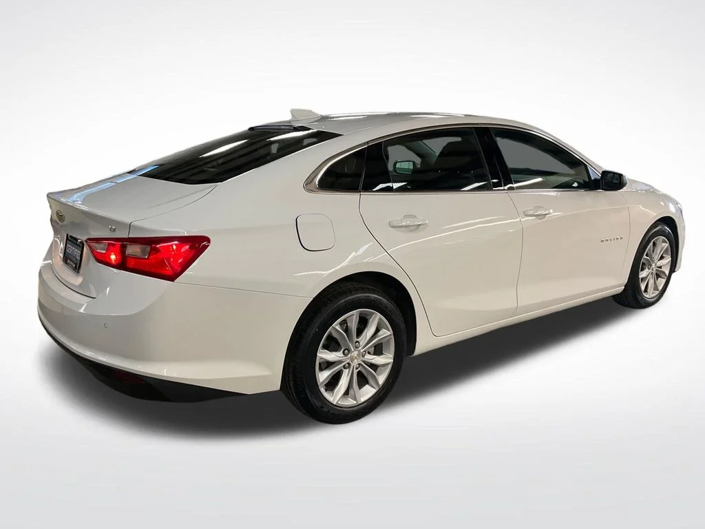 Used 2025 White Chevrolet LT image 5