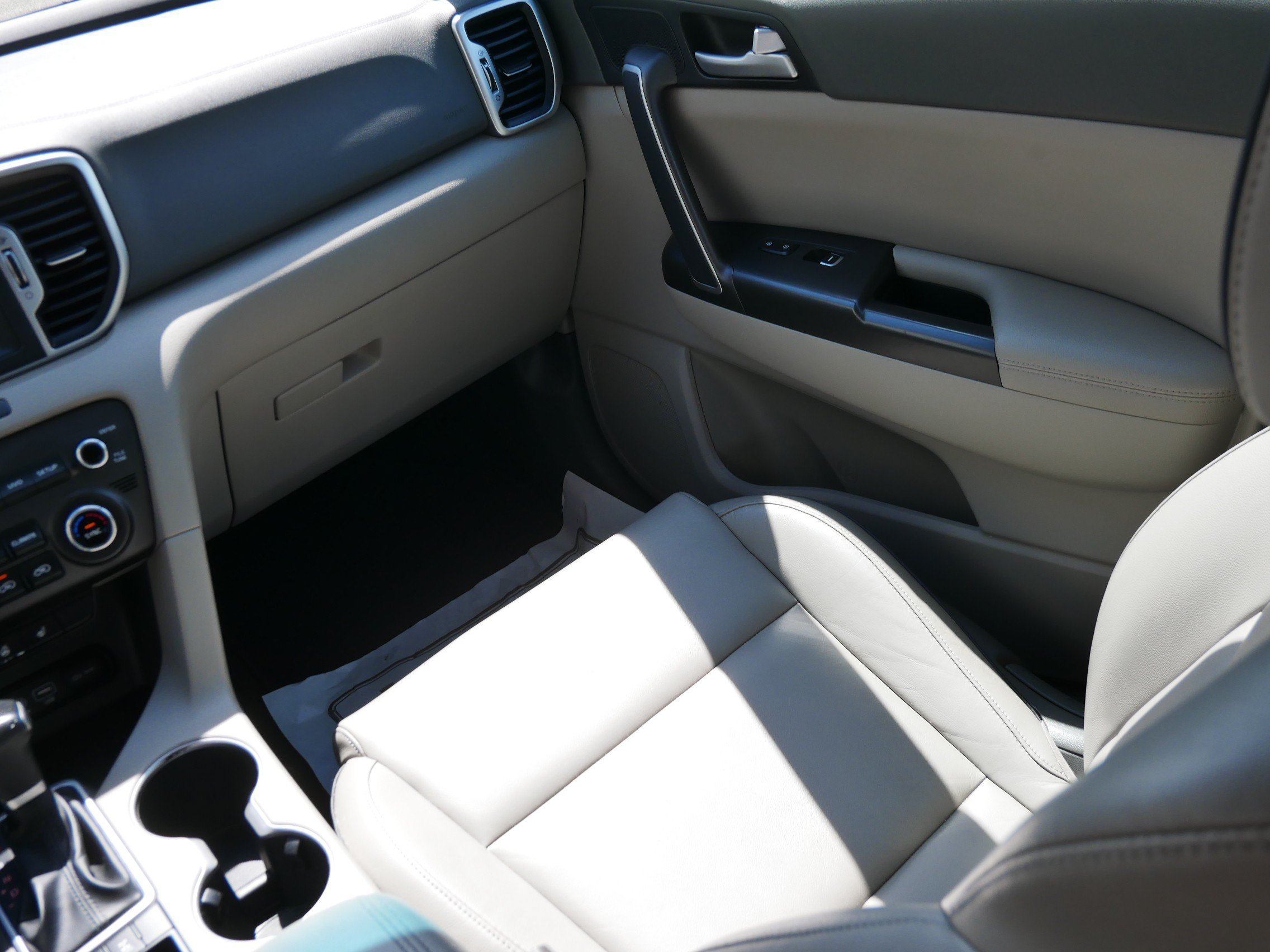 Used 2017 Snow White Pearl Kia EX image 17