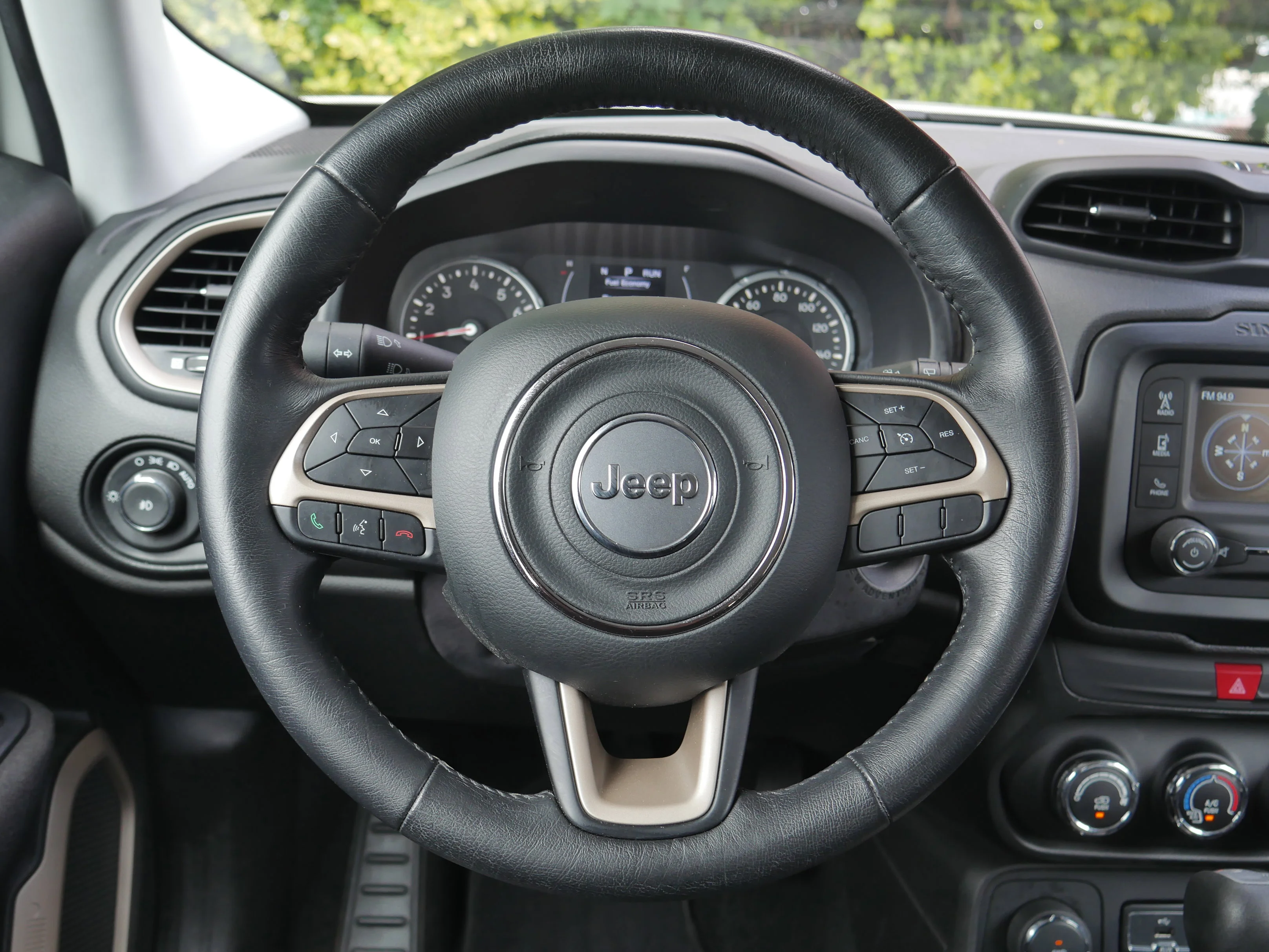 Used 2017 Alpine White Jeep Latitude image 6