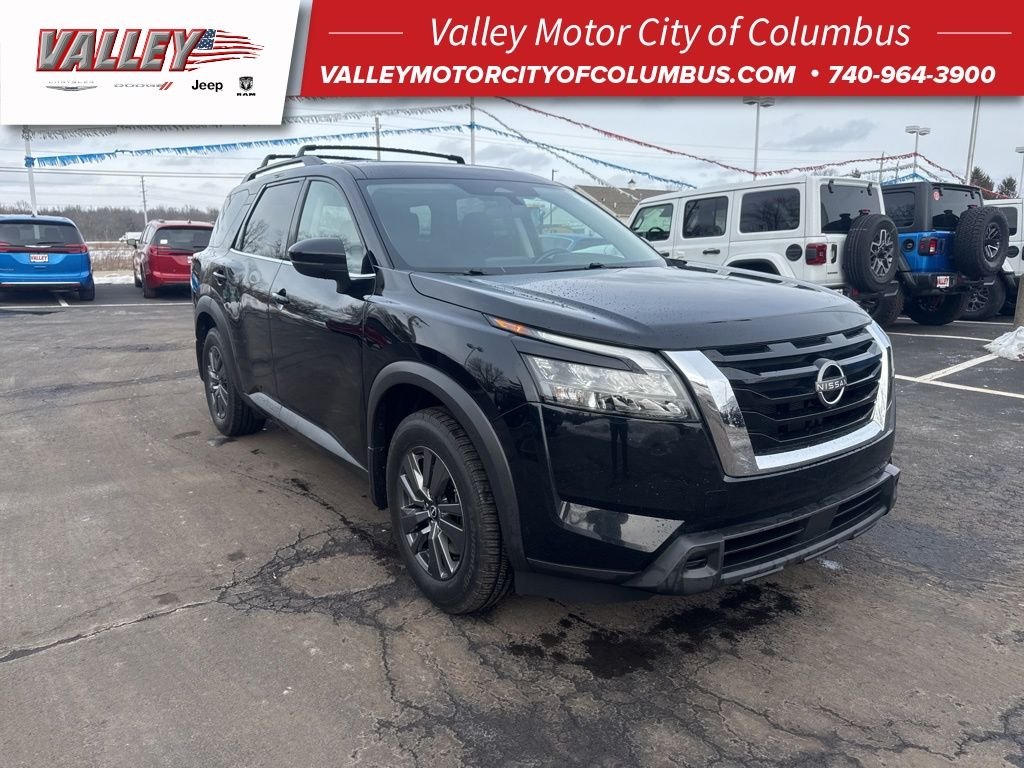 2023 Nissan Pathfinder SV