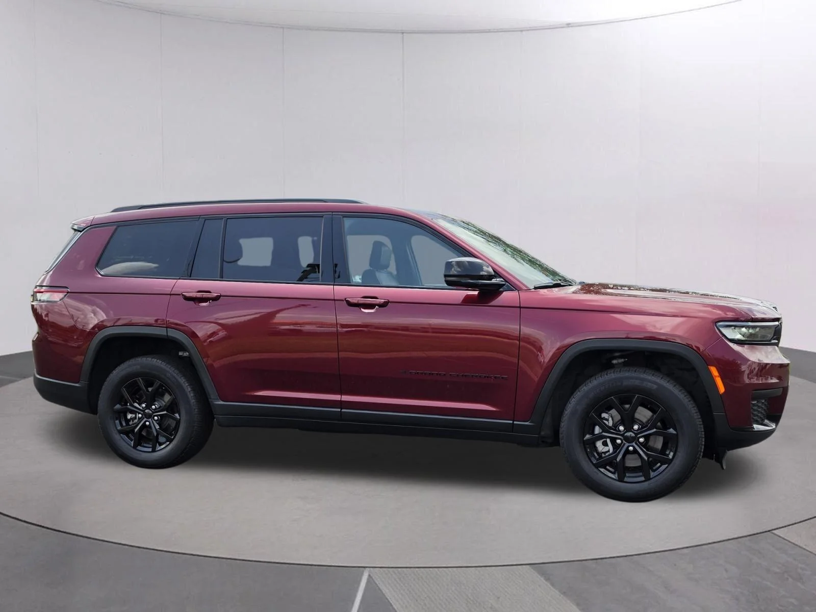 Used 2025 Velvet Red Pearlcoat Jeep Altitude X image 4