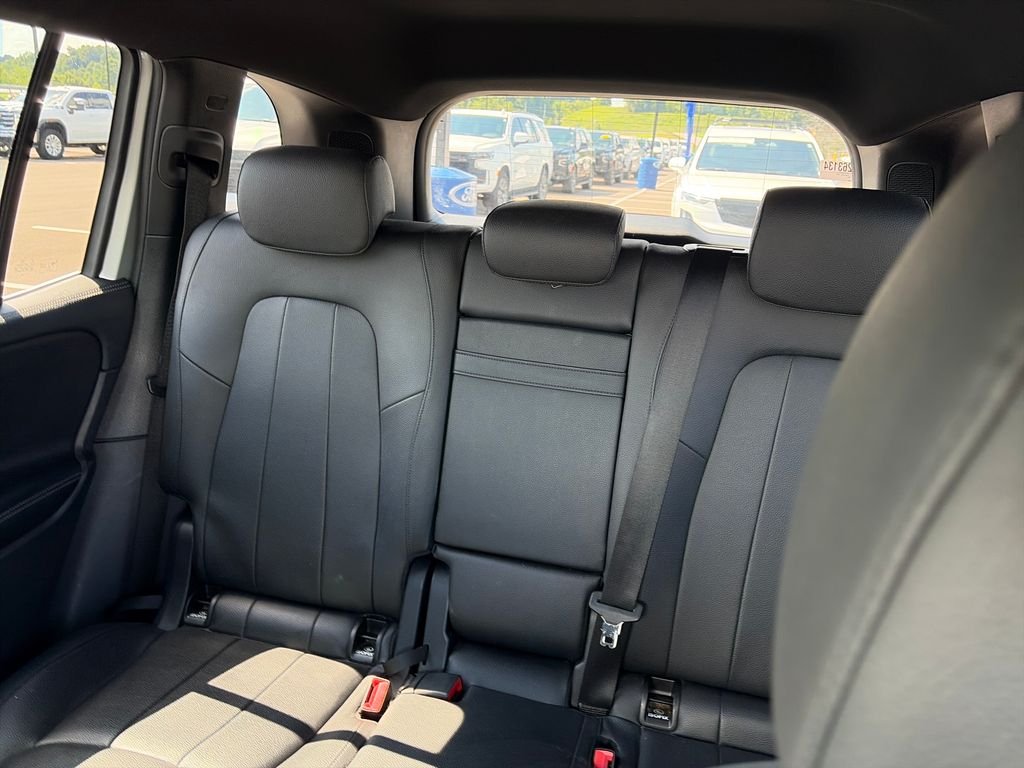 Used 2023 Silver Mercedes-Benz GLB 250 image 13