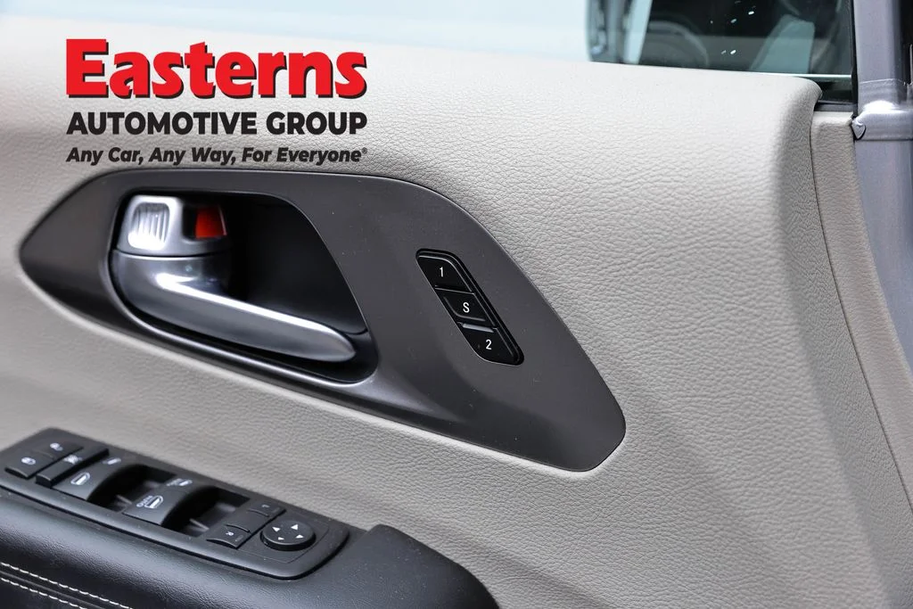 Used 2024 Silver Chrysler Touring L image 21
