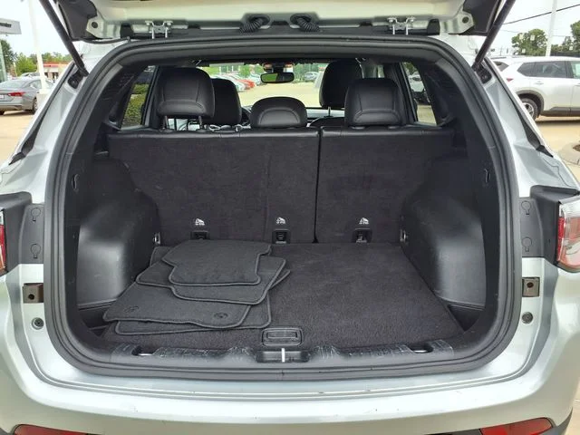 Used 2025 Silver Jeep Latitude image 21