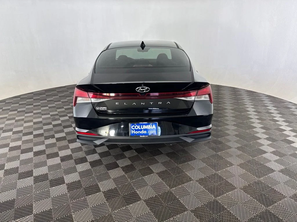 Used 2022 Black Hyundai SEL image 6