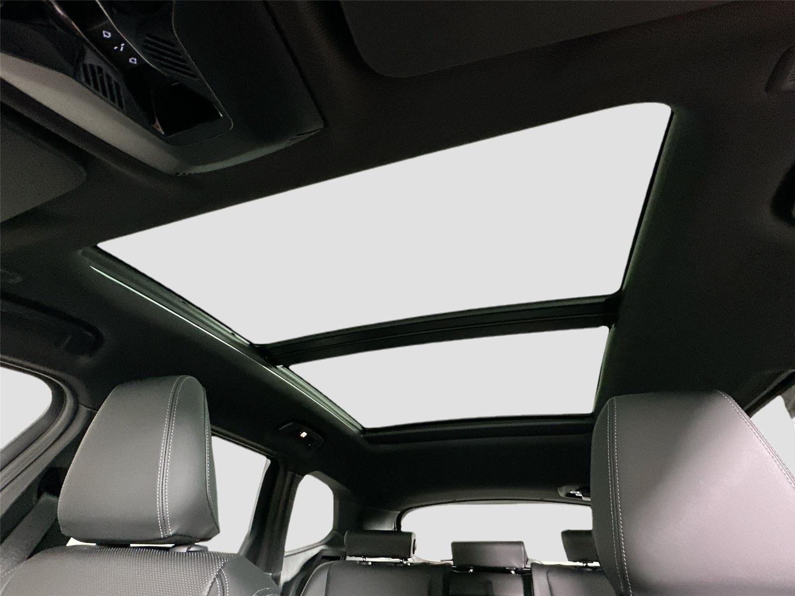 New 2026 Space Silver Metallic BMW xDrive28i image 23