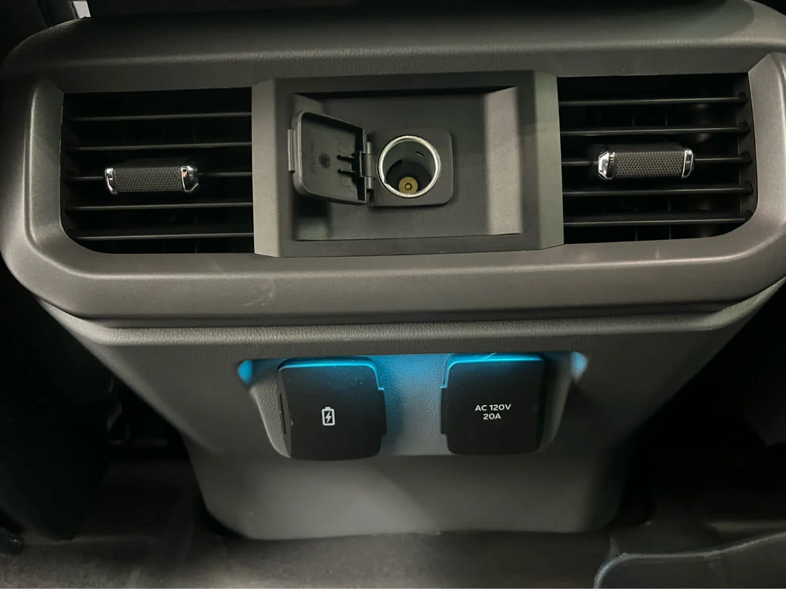 Used 2023 Azure Gray Metallic Tri-Coat Ford XLT image 29
