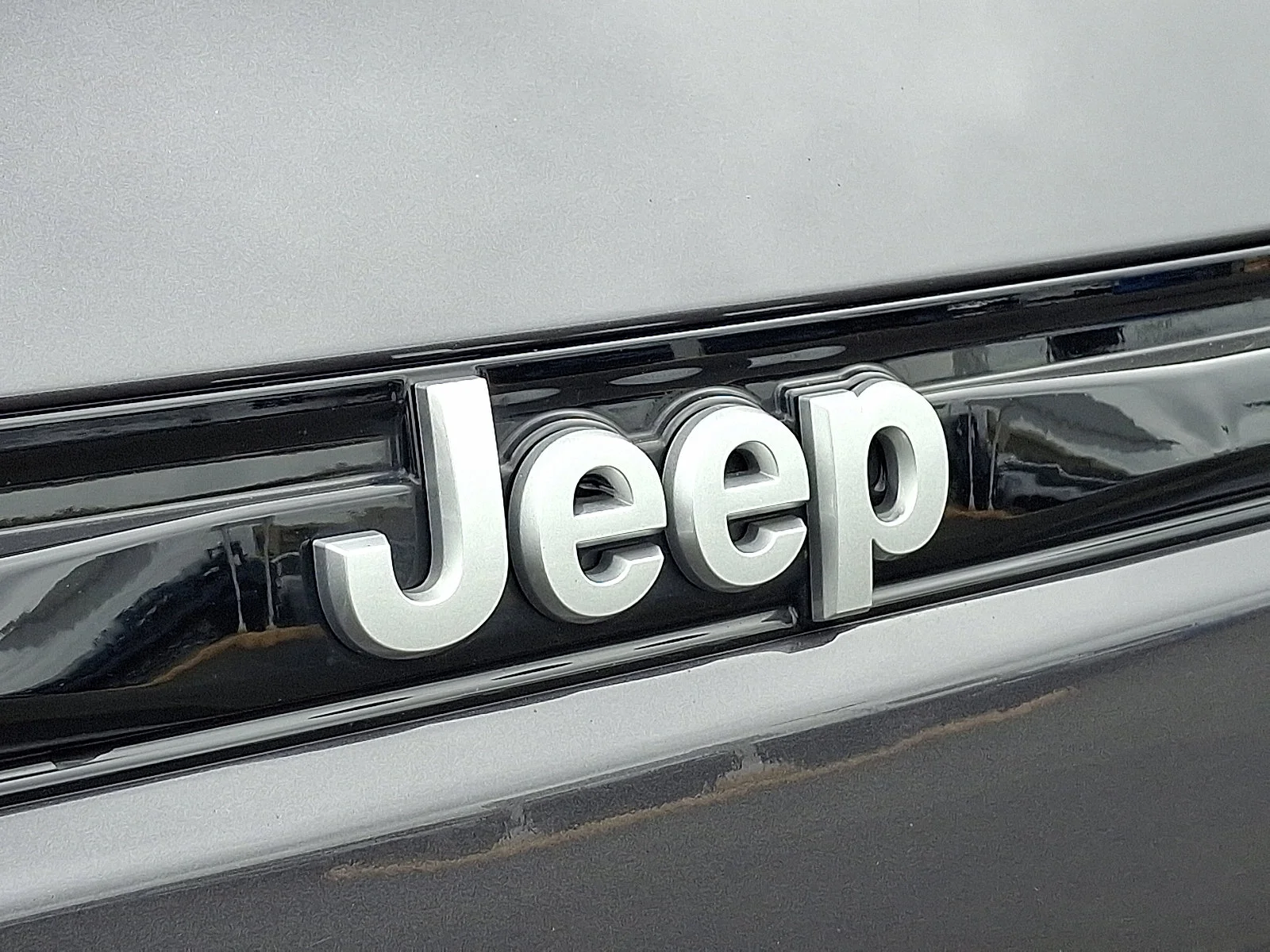 Certified Used 2025 Baltic Gray Metallic Clearcoat Jeep Laredo X image 30