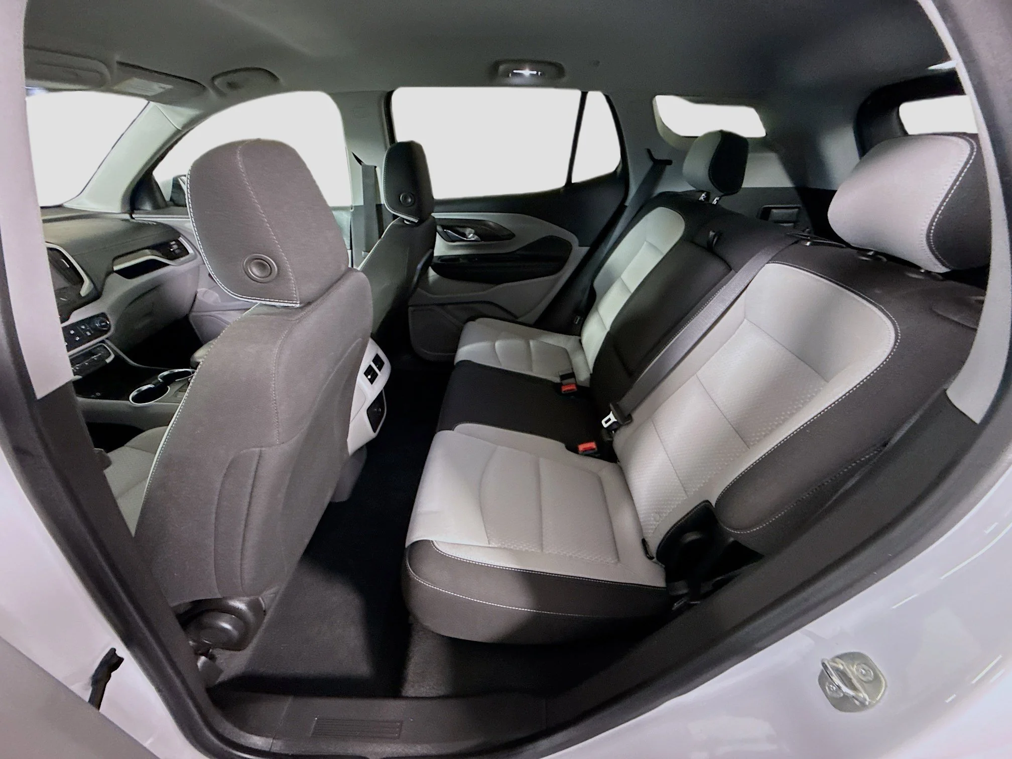 Used 2022 Summit White GMC SLE image 21