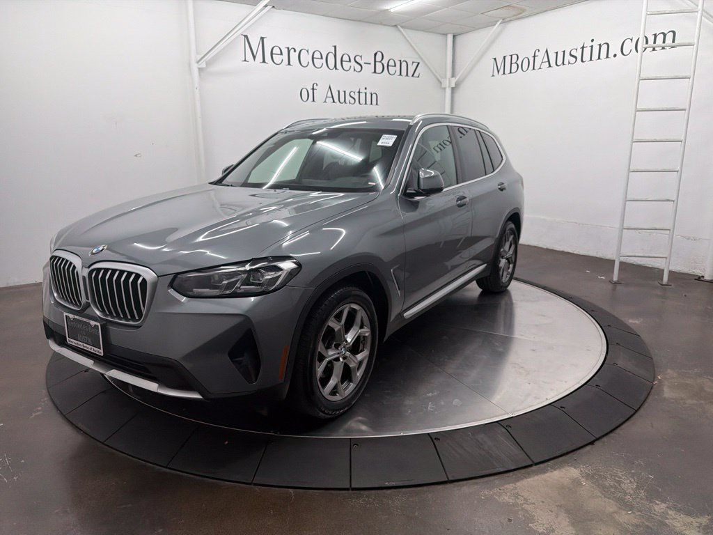 Used 2023 Gray BMW xDrive30i image 3