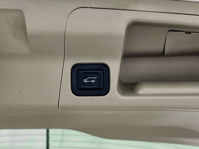 Used 2017 WHITE FROST TRICOAT GMC Denali image 29