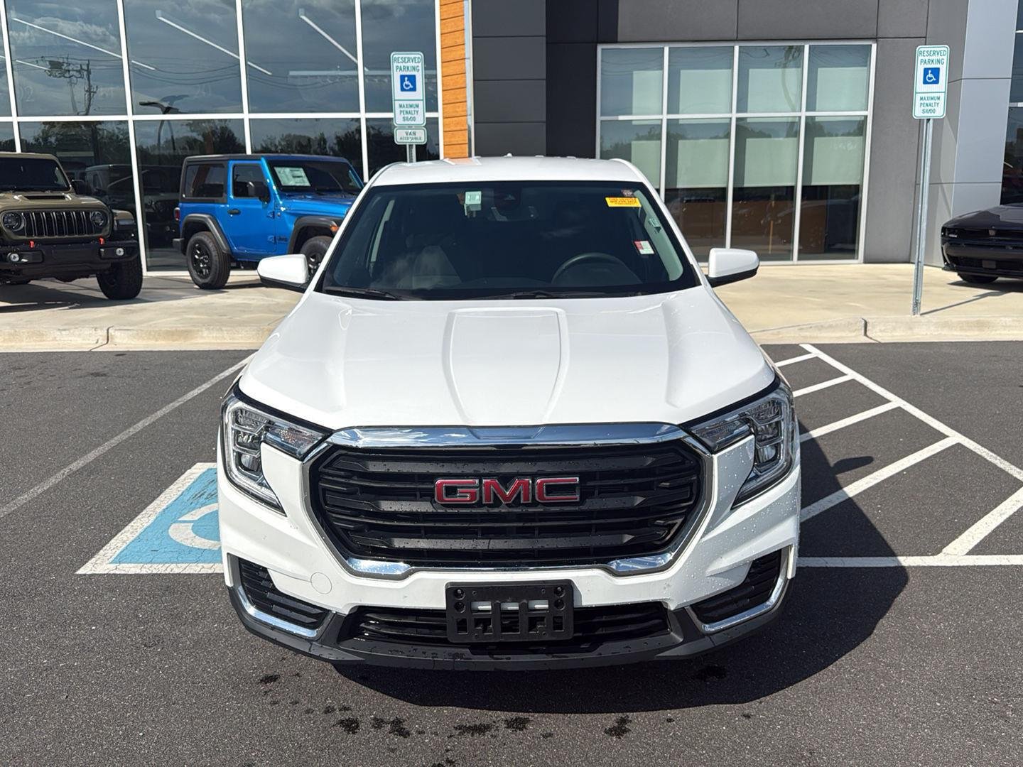 Used 2024 Summit White GMC SLE image 2
