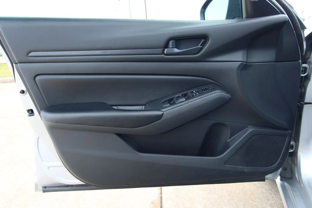 Used 2024 Silver Nissan 2.5 S image 31