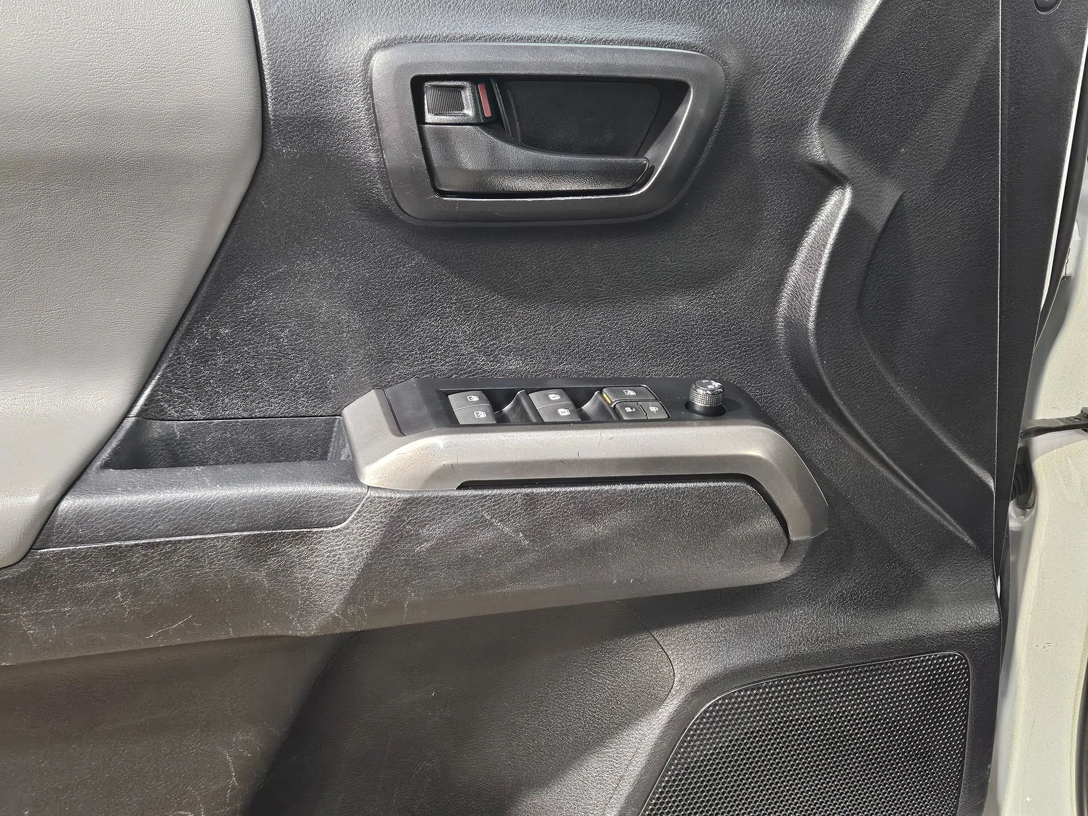 Used 2023 Ice Cap Toyota SR5 image 19