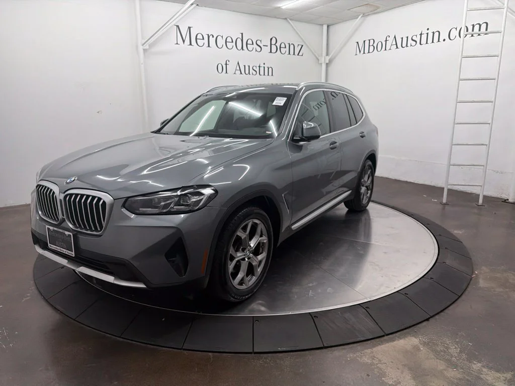 Used 2023 Gray BMW xDrive30i image 3