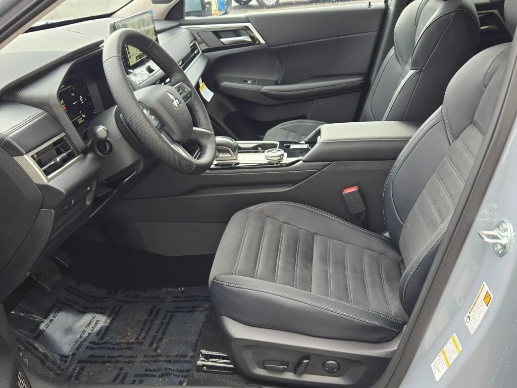 New 2026 Gray Mitsubishi SE image 15