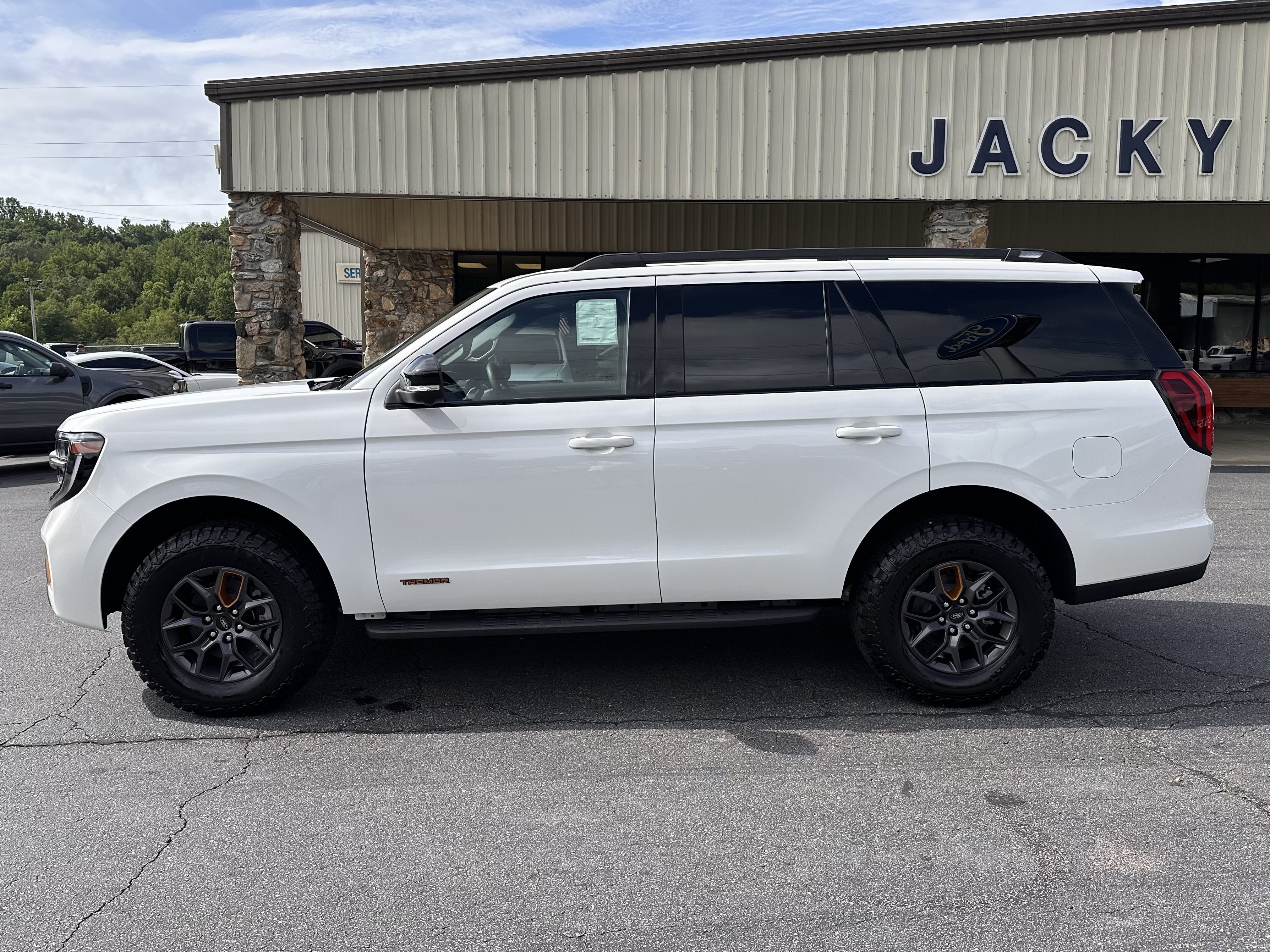 New 2027 Star White Metallic Tri-Coat Ford Tremor® image 1