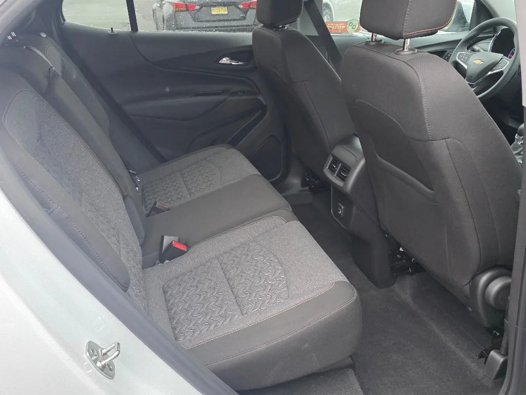 Used 2024 Summit White Chevrolet LT image 24