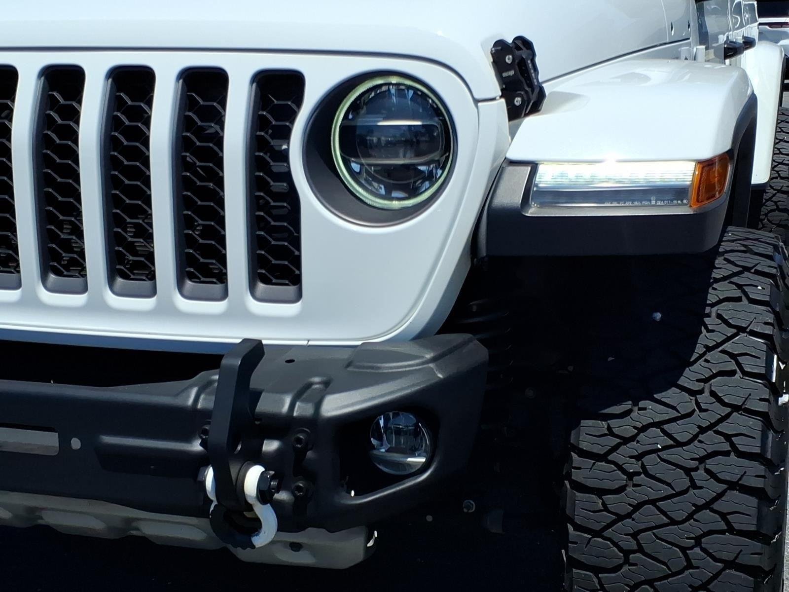 Used 2021 Bright White Clearcoat Jeep Mojave image 16