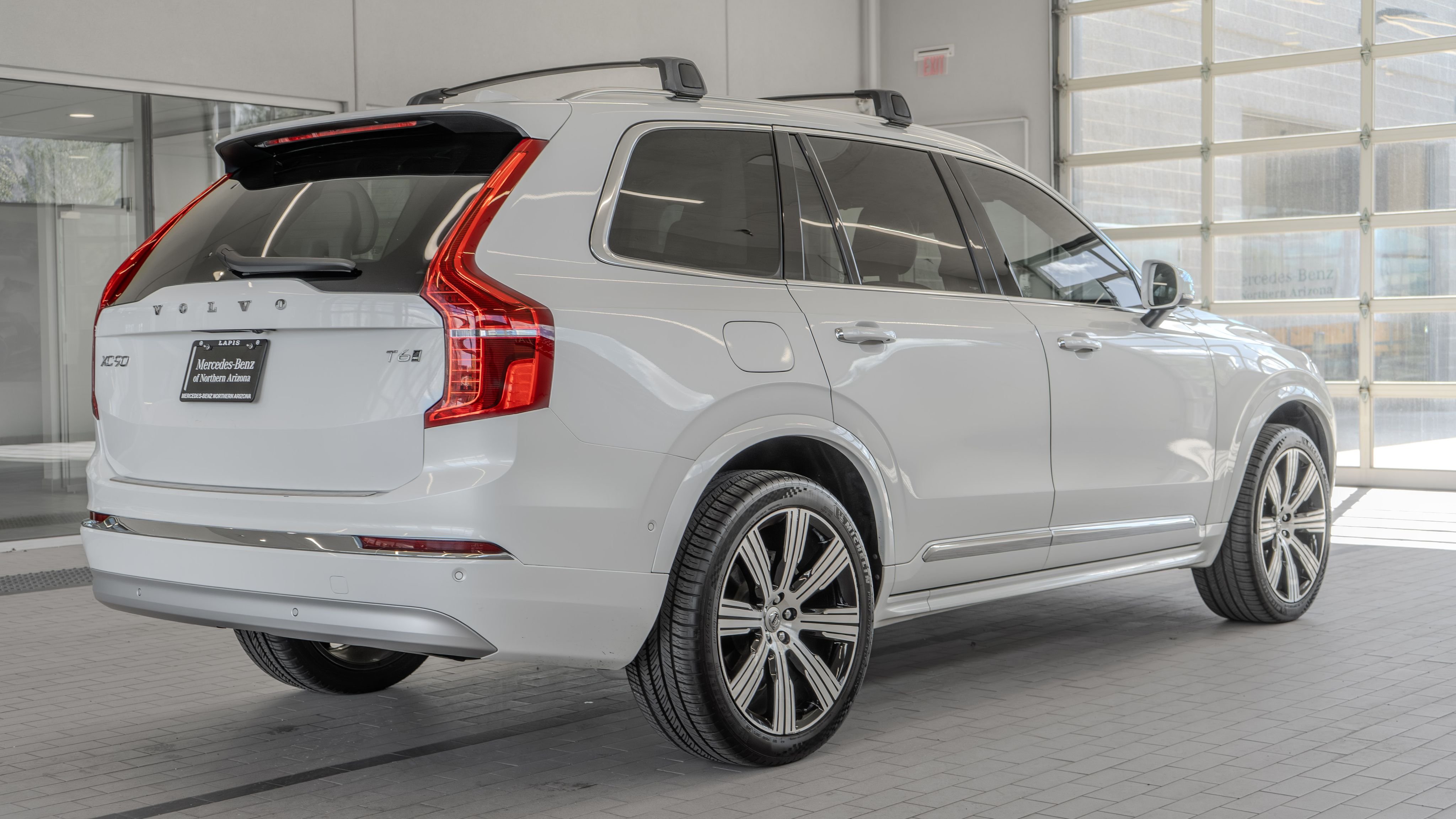 Used 2022 Crystal White Volvo T6 Inscription image 29