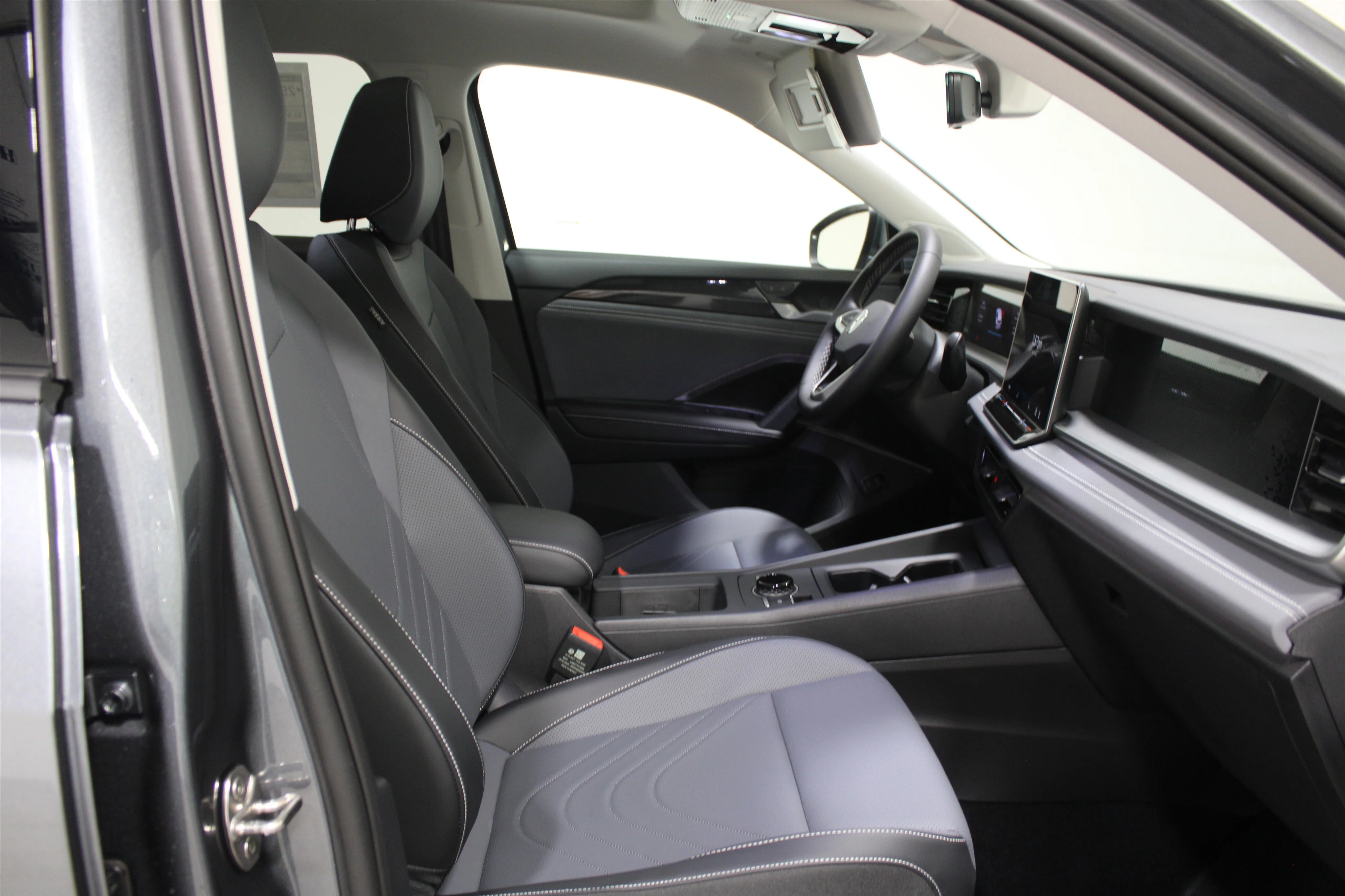 New 2026 Platinum Gray Metallic Volkswagen SE image 23