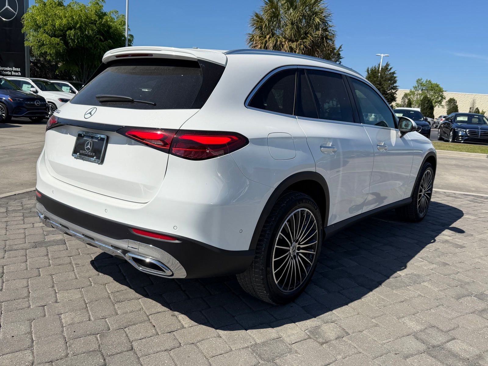 New 2026 Polar White Mercedes-Benz GLC 300 image 9