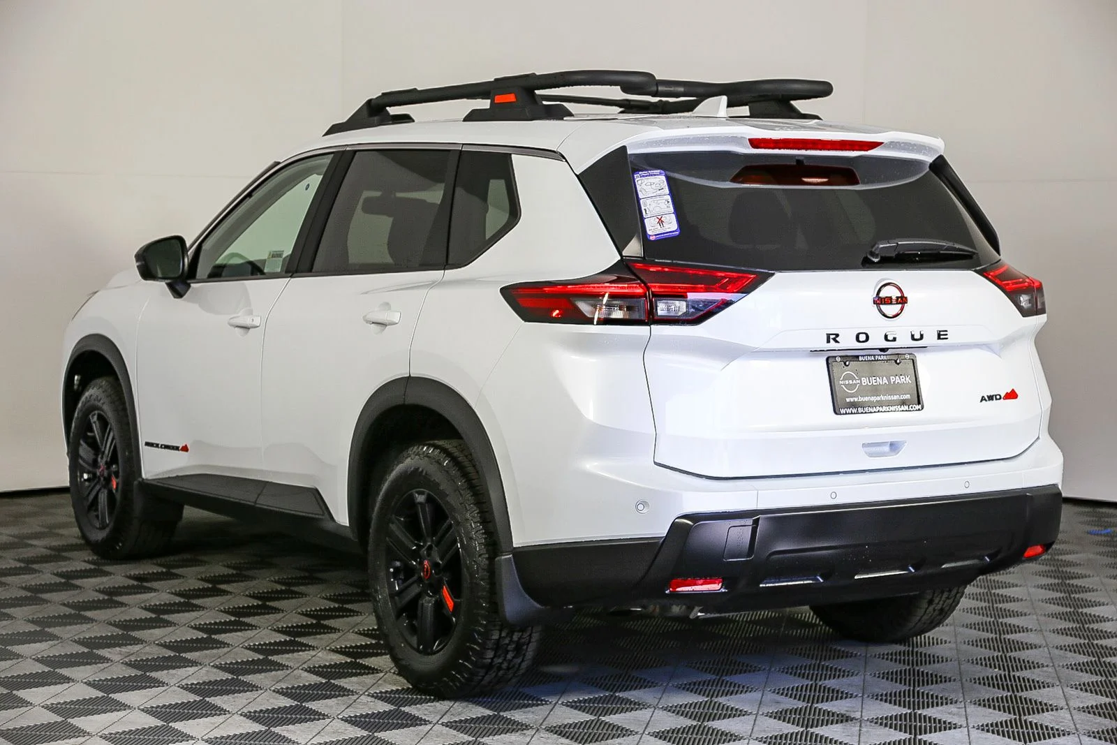 New 2025 Everest White TriCoat Nissan Rock Creek® image 6