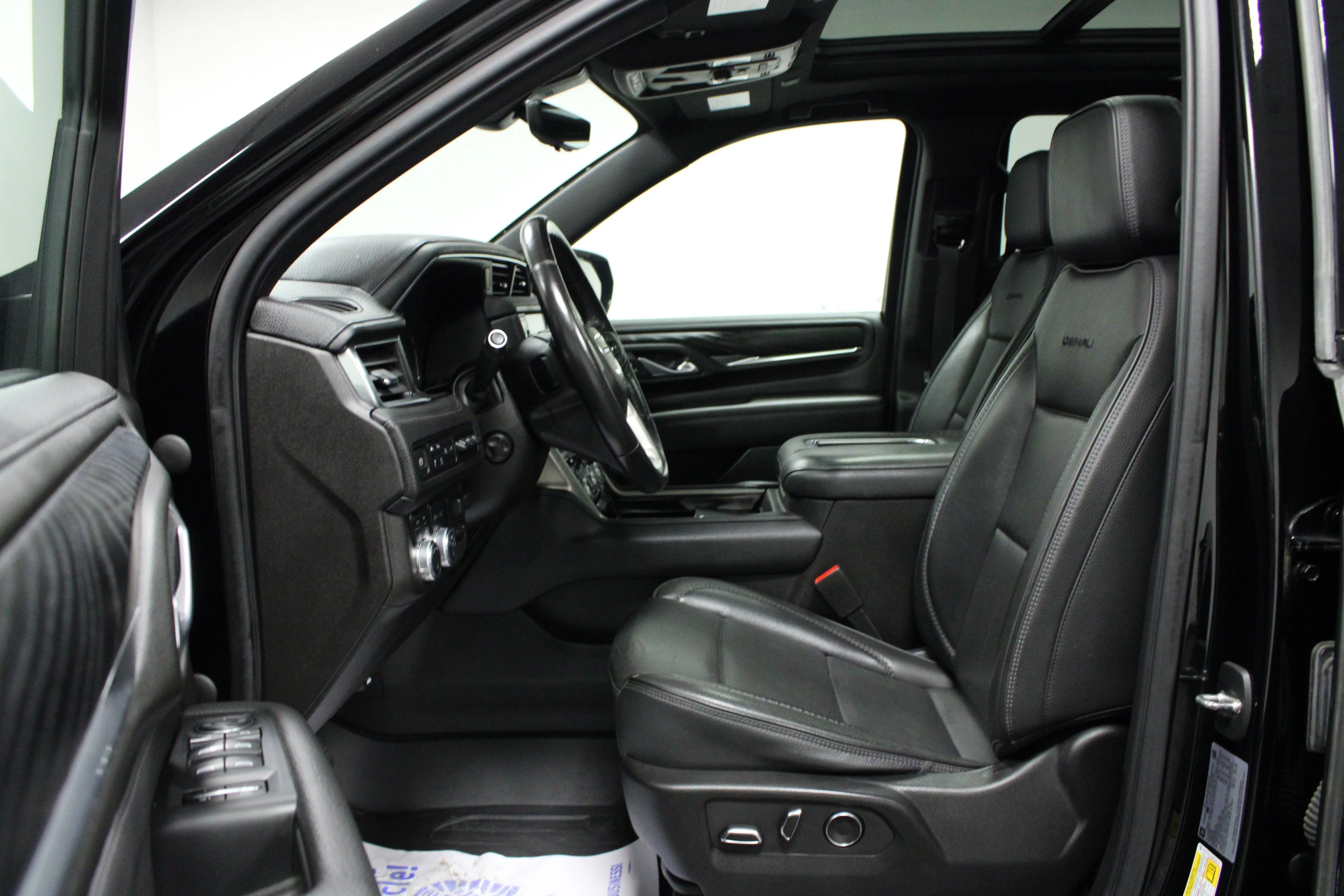 Used 2021 Onyx Black GMC Denali image 12