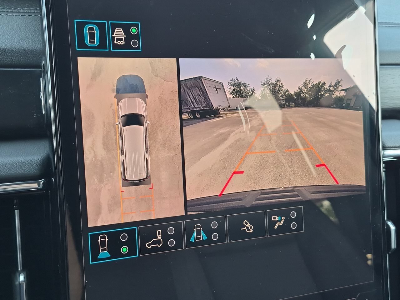2026 GMC Yukon XL Denali - Photo 14