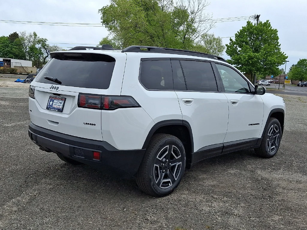 New 2026 Bright White Clear-Coat Exterior Paint Jeep Laredo image 8
