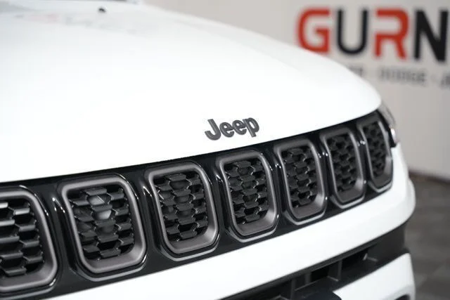 New 2026 Bright White Clear-Coat Exterior Paint Jeep Latitude image 53