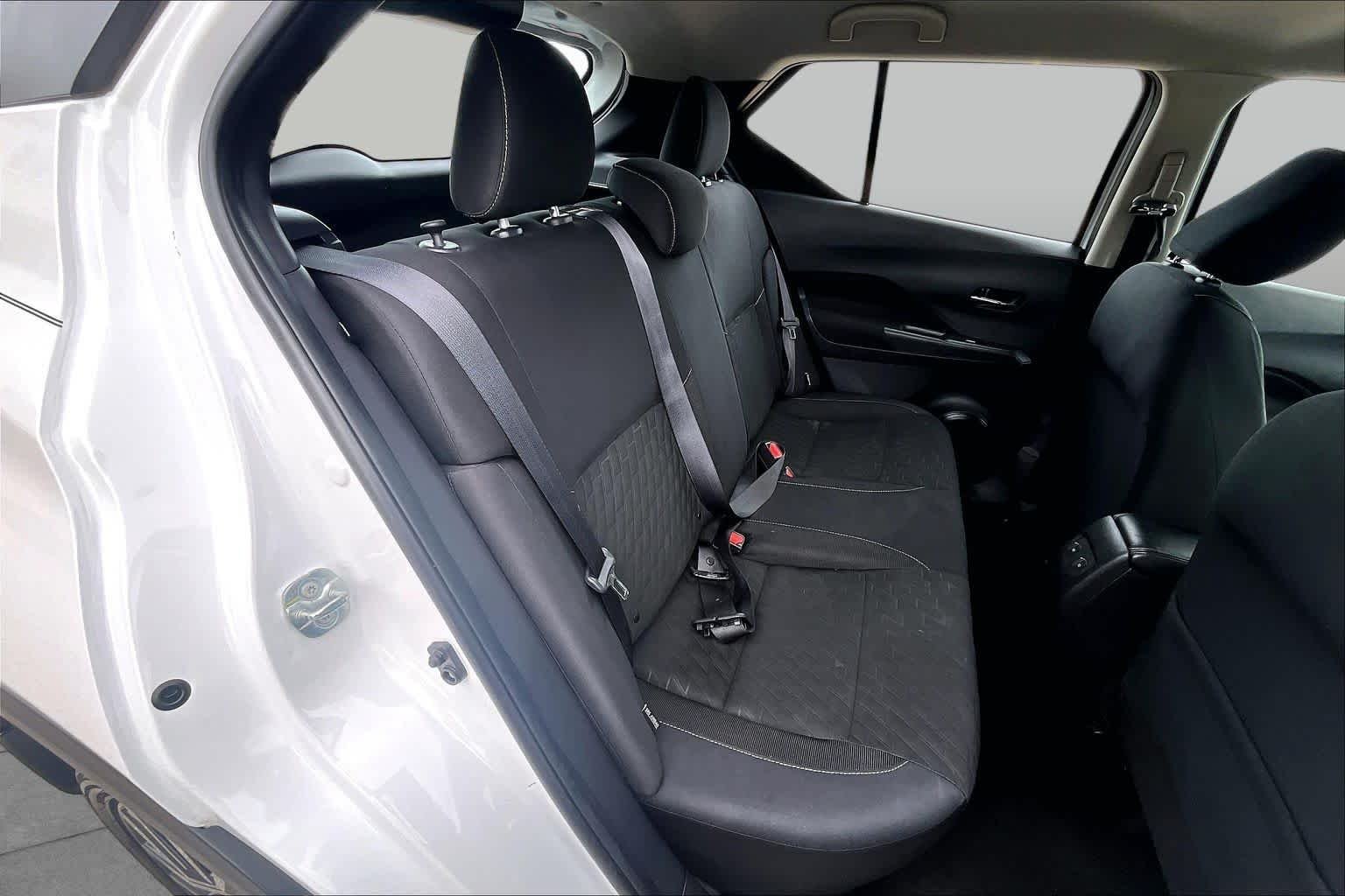 Certified Used 2022 Aspen White Tricoat/Super Black Nissan SV image 20