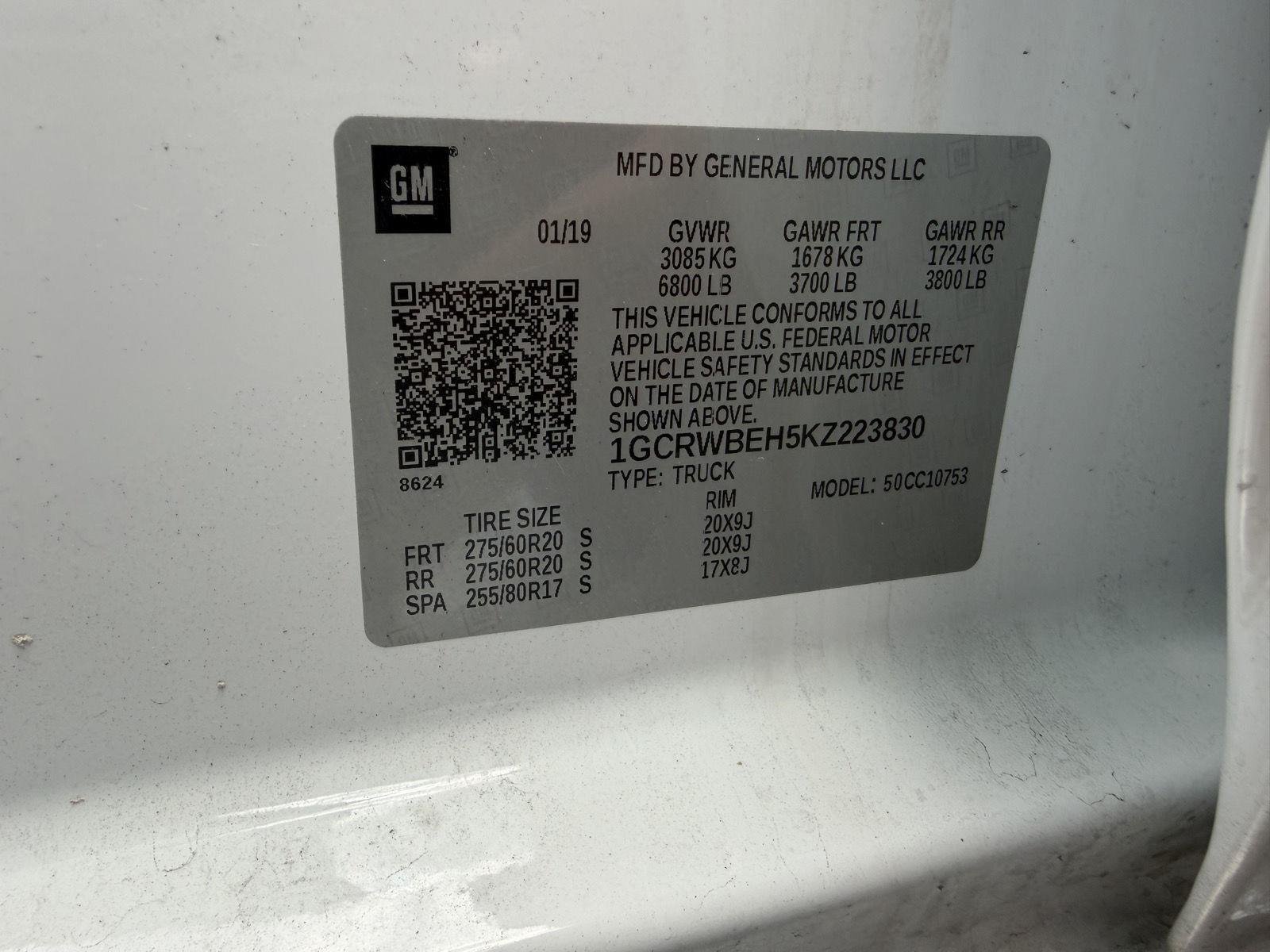 Used 2019 Silver Ice Metallic Chevrolet Custom image 2