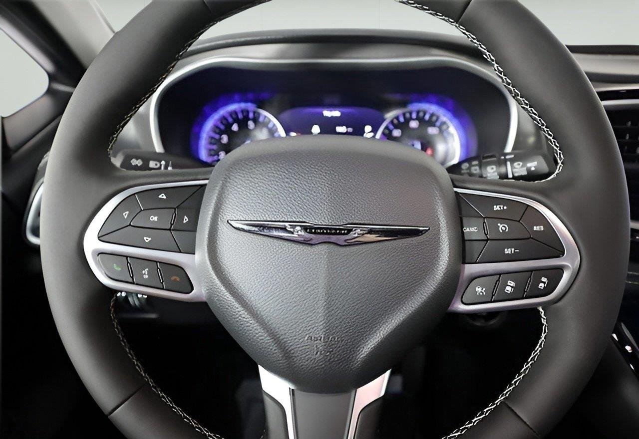 New 2025 Ceramic Gray Clear-Coat Exterior Paint Chrysler Select image 12