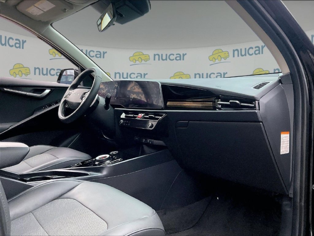 Used 2025 Black Kia Wind image 14