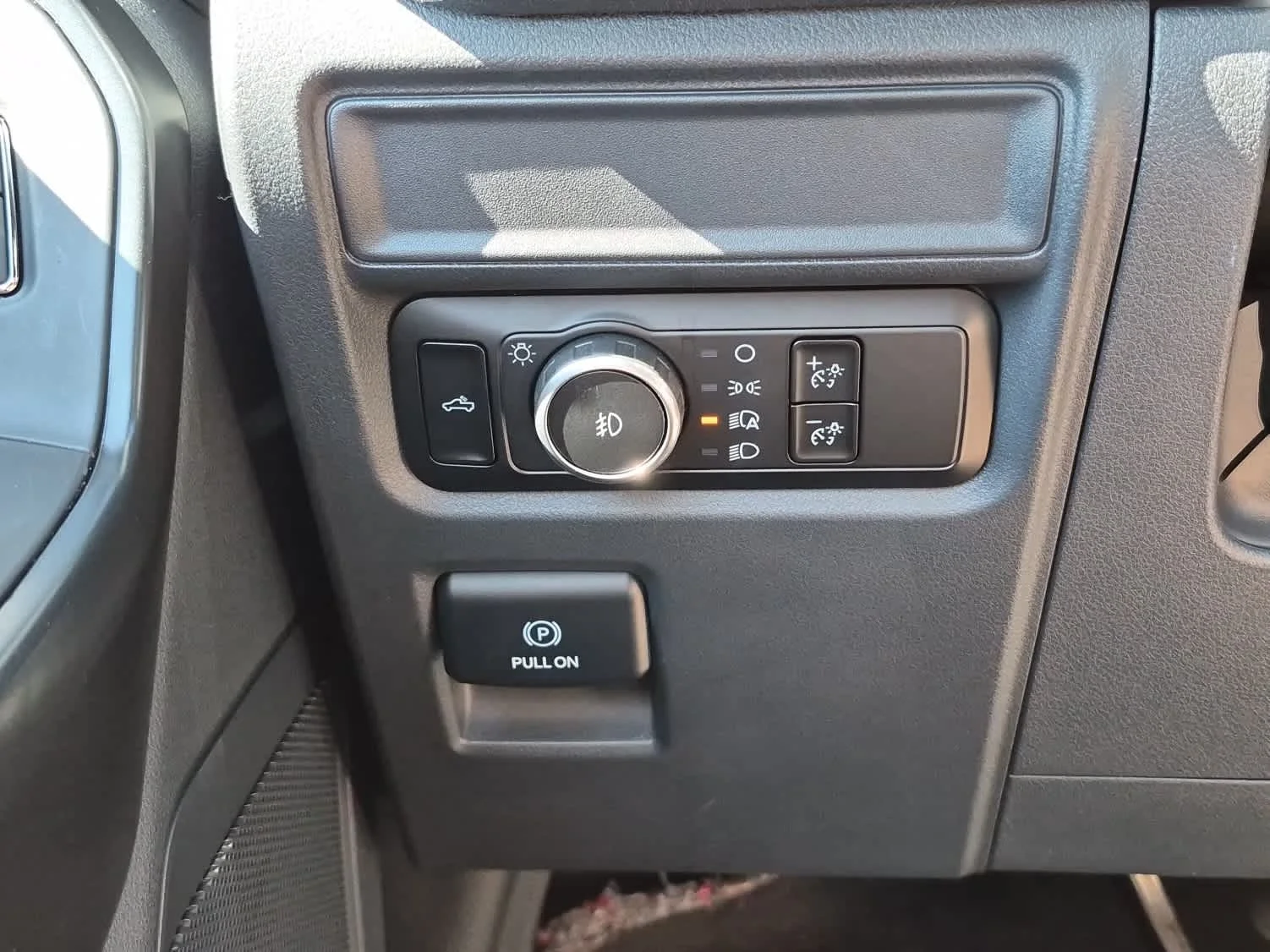Certified Used 2024 Avalanche Ford STX image 16