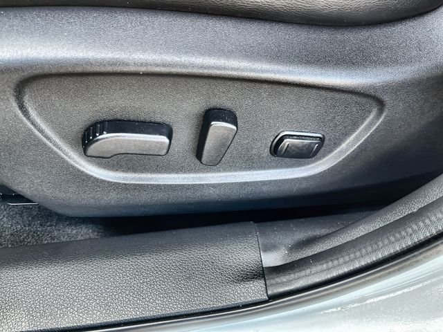 Used 2017 White Nissan SL image 16