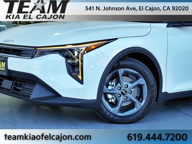 Used 2026 White Kia LXS image 3