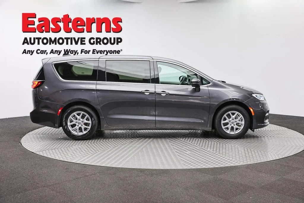 Used 2023 Gray Chrysler Touring L image 4