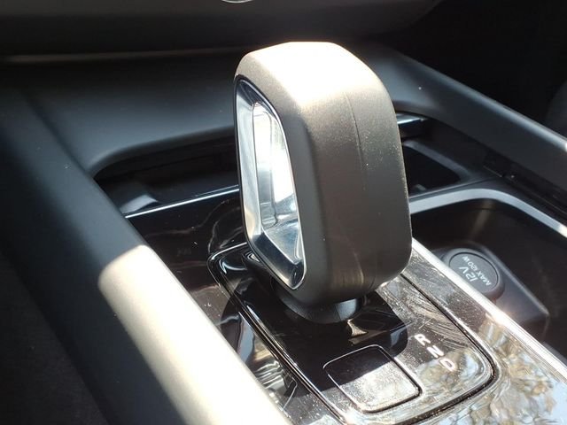 2025 Volvo XC60 Plus - Photo 13