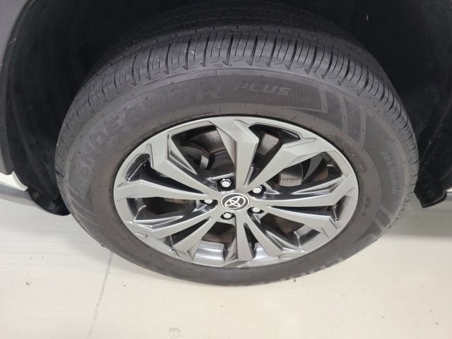 Certified Used 2022 Blizzard Pearl Toyota Hybrid XLE Premium image 41