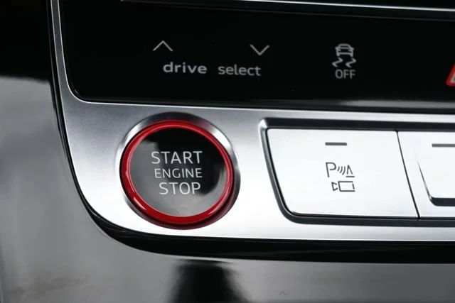 Used 2024  Audi 4.0T Prestige image 31