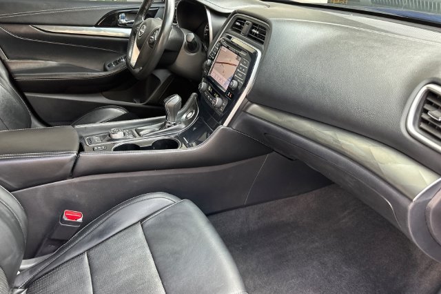 Used 2023 Blue Nissan SV image 14