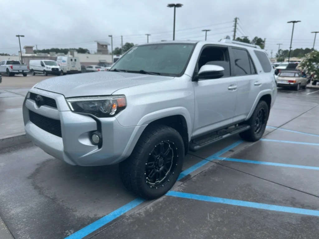 Used 2018 Classic Silver Metallic Toyota SR5 image 1