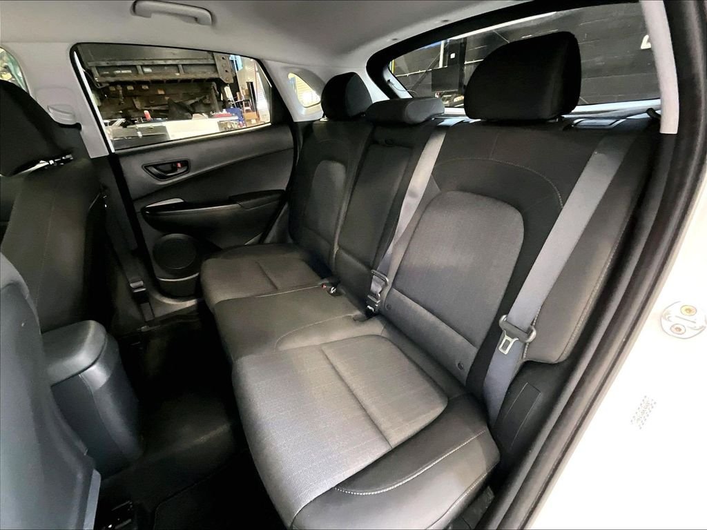 Used 2022 White Hyundai SEL image 15