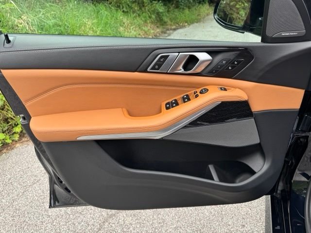 Used 2024 Carbon Black Metallic BMW M60i image 8