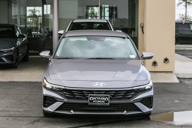 Certified Used 2025 Silver Hyundai SE image 4