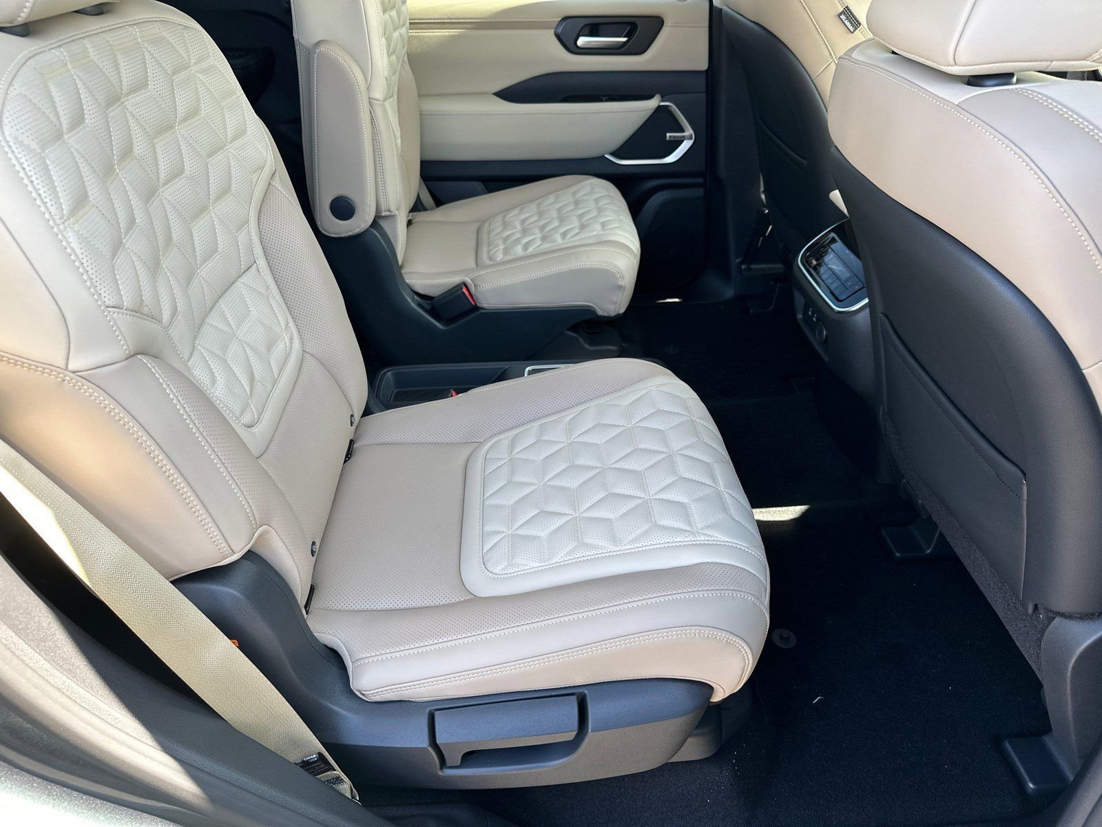 New 2026 White Nissan Platinum Reserve image 16
