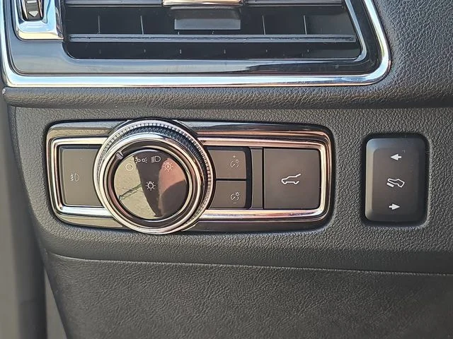 Used 2019 Black Metallic Lincoln Reserve image 21